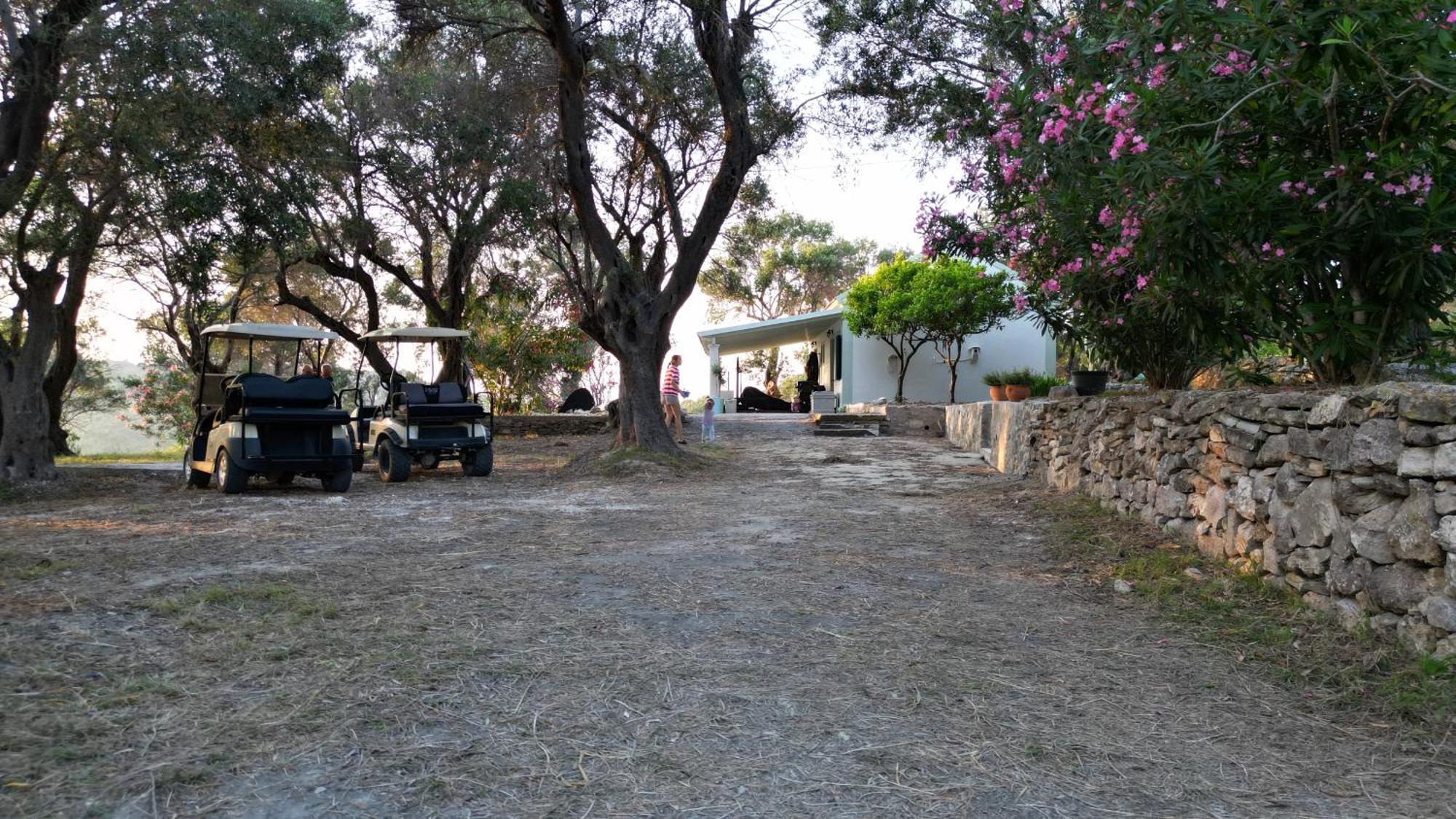 Nisaki Mathraki B&B Bilik gambar