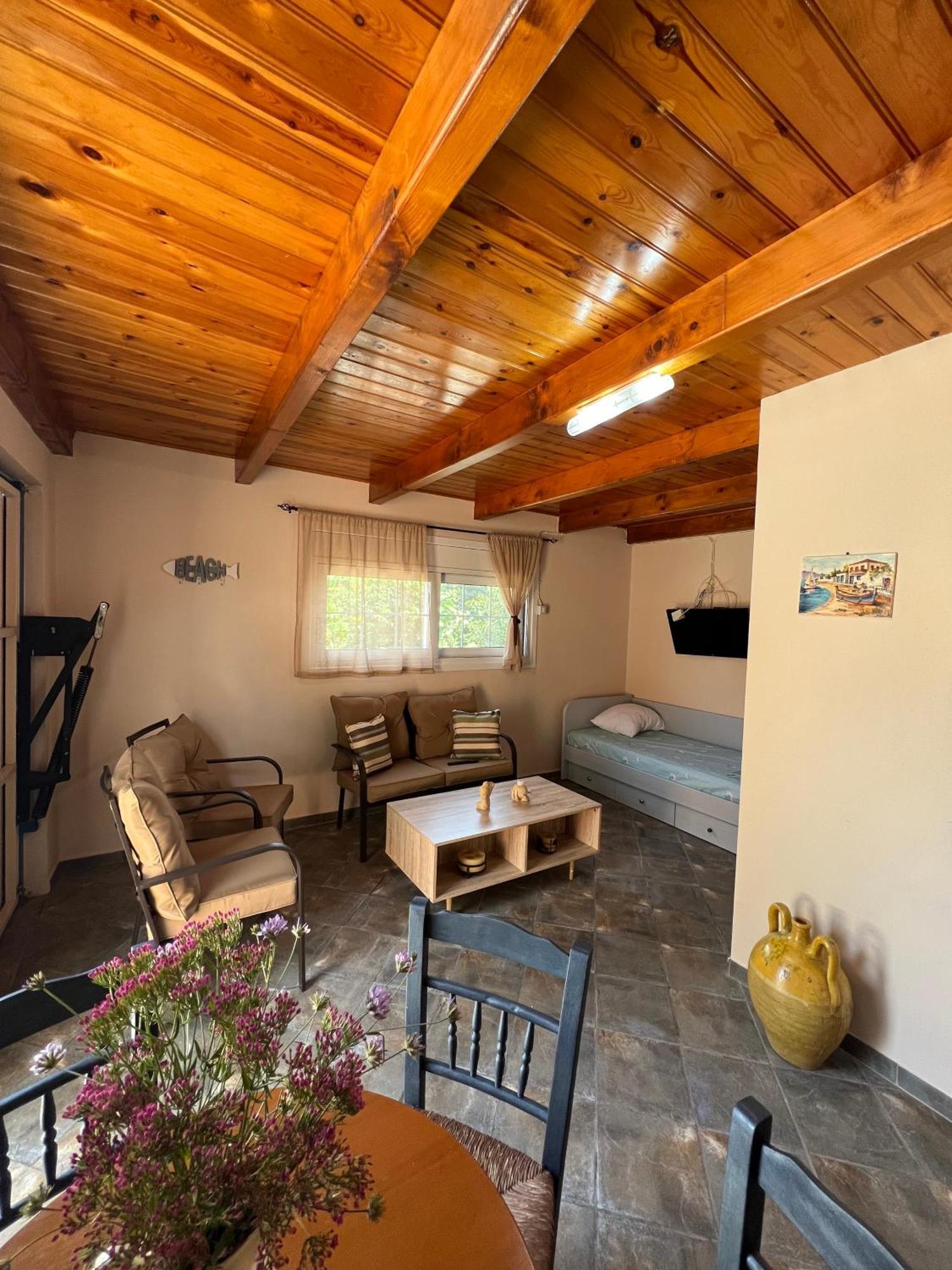Nisaki Mathraki B&B Bilik gambar