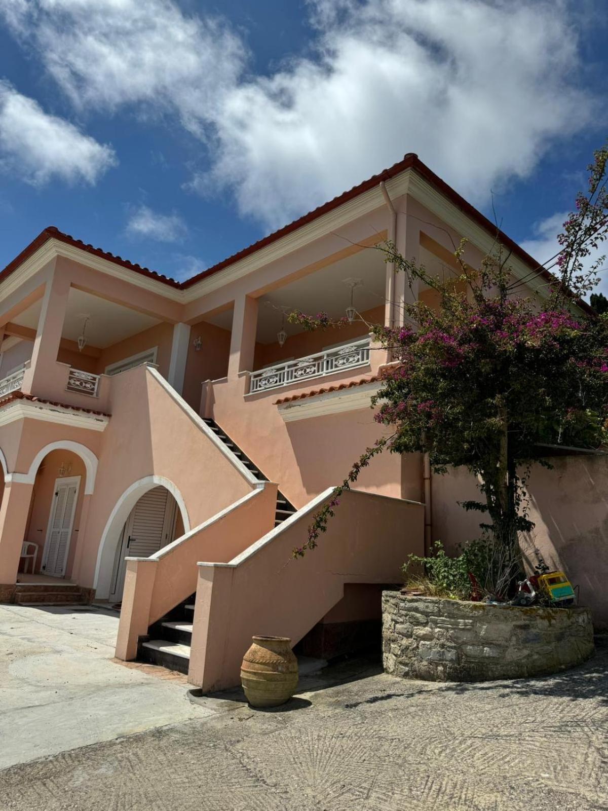 Nisaki Mathraki B&B Bilik gambar