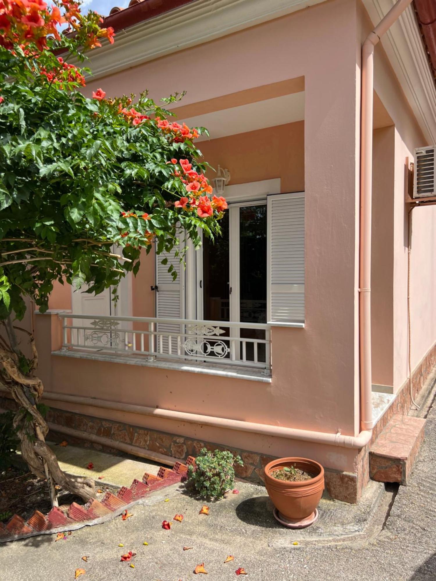 Nisaki Mathraki B&B Bilik gambar